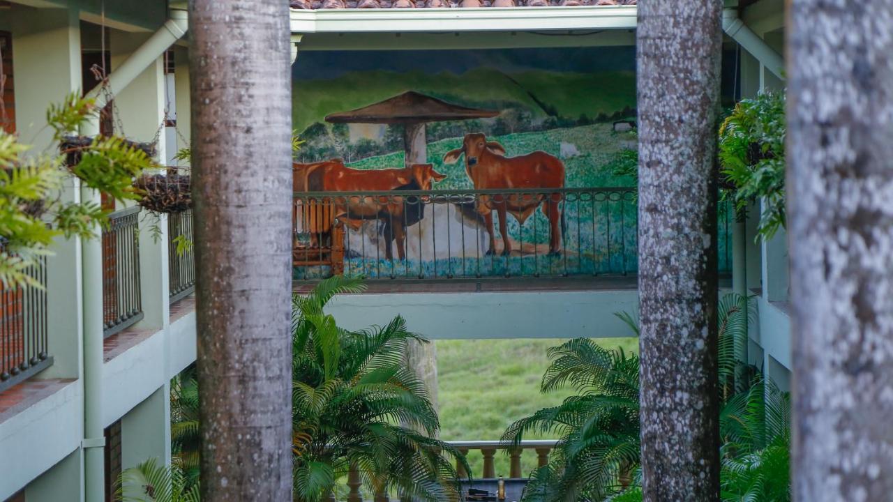 Hotel Y Restaurante Meson Del Gitano Caucasia 외부 사진